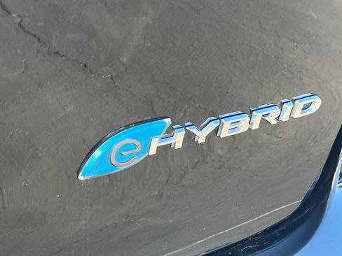 Used 2024 Chrysler Pacifica Select image 29