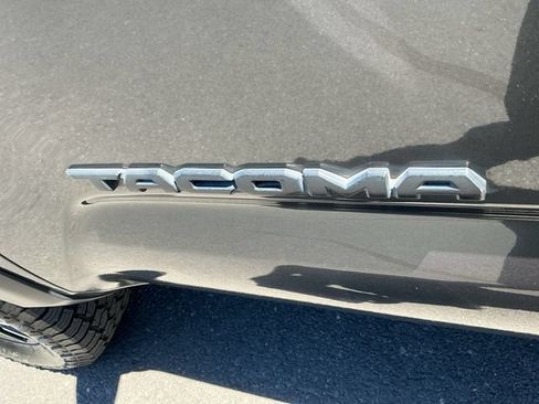 Certified 2020 Toyota Tacoma TRD Off-Road AWD/4WD image 30