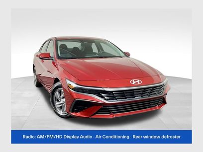 New 2025 Hyundai Elantra SE
