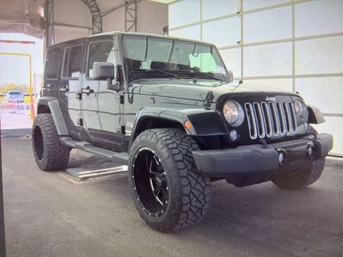Used 2018 Jeep Wrangler Unlimited Sahara w/ Connectivity Group AWD/4WD image 4