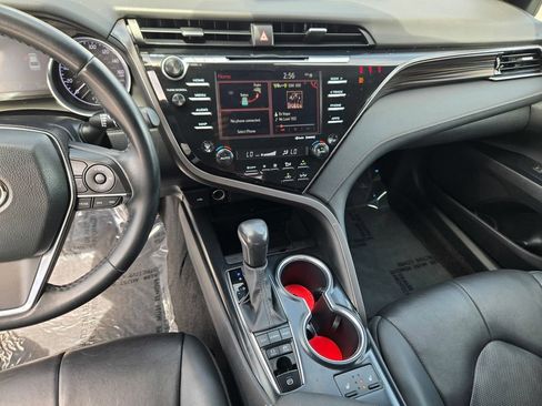 Used 2020 Toyota Camry XLE FWD image 17