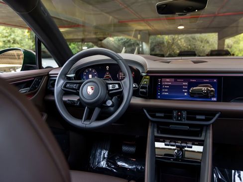 Certified 2026 Porsche Macan Electric RWD image 39