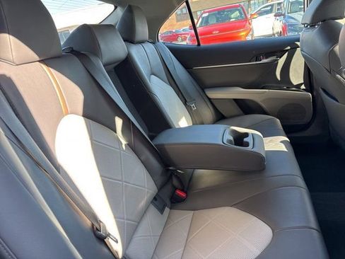 Used 2019 Toyota Camry XLE image 10