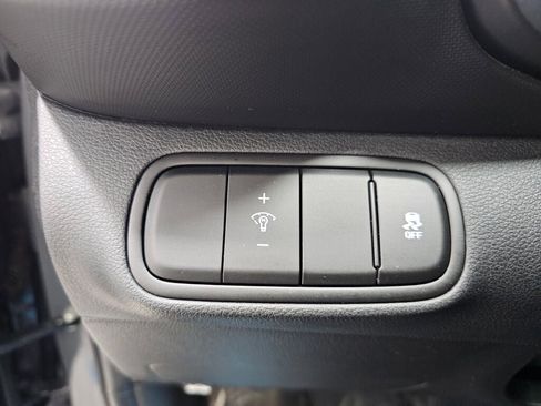 Used 2025 Hyundai Venue SEL FWD image 25