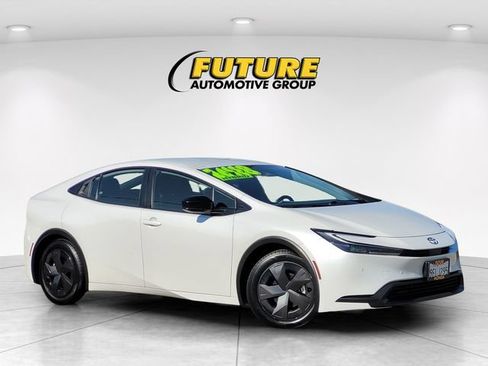 Used 2023 Toyota Prius LE FWD image 1