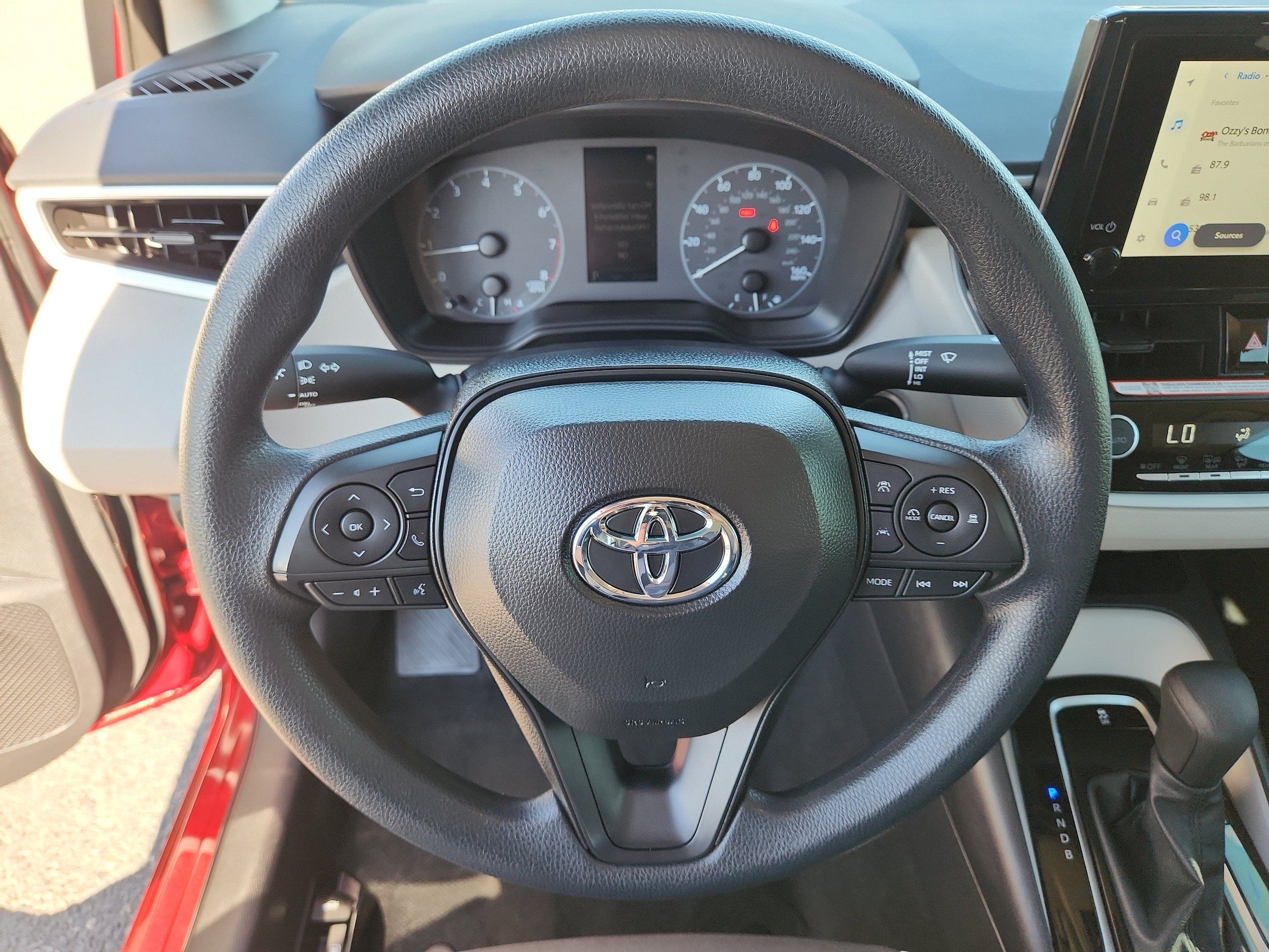 Used 2025 Toyota Corolla LE w/ LE Premium Package FWD image 18