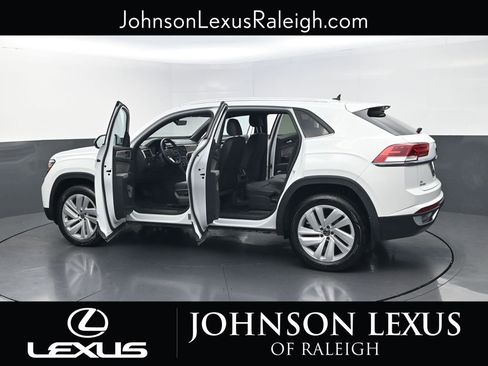 Used 2023 Volkswagen Atlas Cross Sport SE image 38