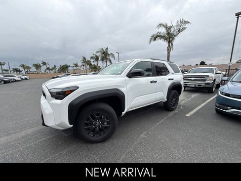 Used 2025 Toyota 4Runner SR5 AWD/4WD image 2