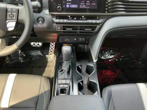Used 2025 Toyota Camry SE w/ Convenience Package FWD image 15