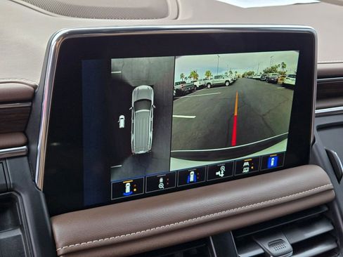 Used 2023 Chevrolet Suburban High Country image 21