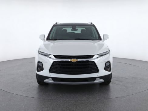 Used 2025 Chevrolet Blazer LT FWD image 2
