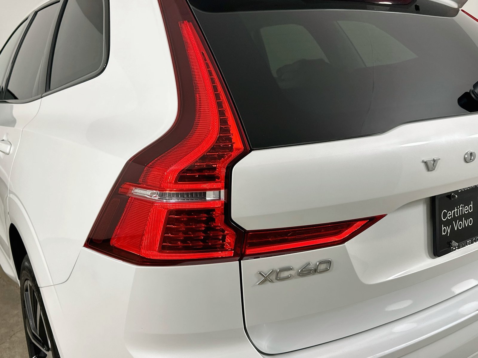 Certified 2024 Volvo XC60 B5 Plus w/ Climate Package AWD/4WD image 12