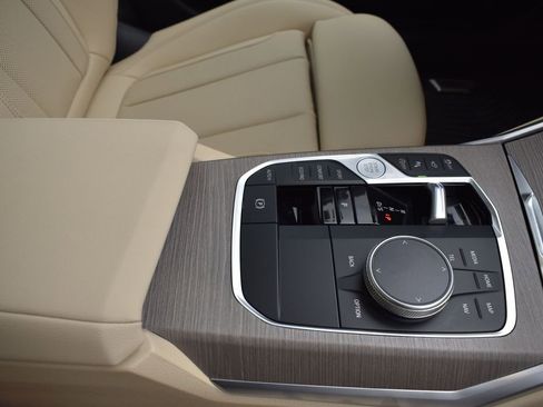 Certified 2025 BMW 330i Sedan w/ Premium Package image 27