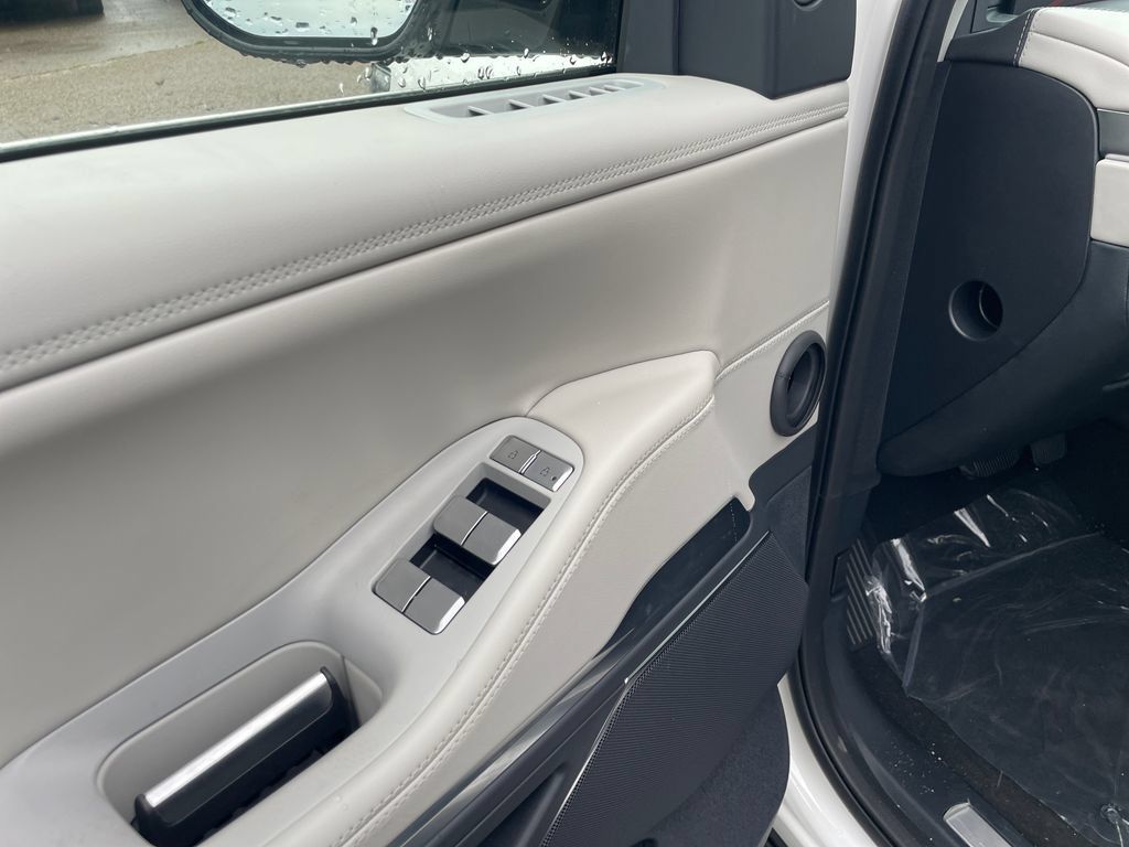 New 2026 Lincoln Navigator Premiere AWD/4WD image 10