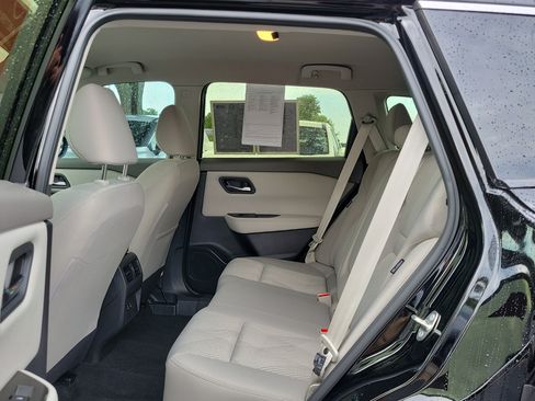 Certified 2025 Nissan Rogue SV FWD image 12