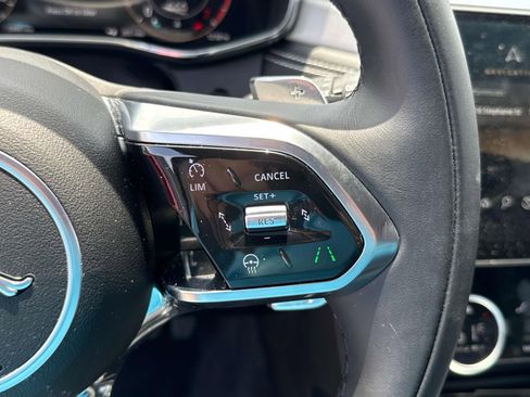 Used 2025 Jaguar F-PACE R-Dynamic S image 22