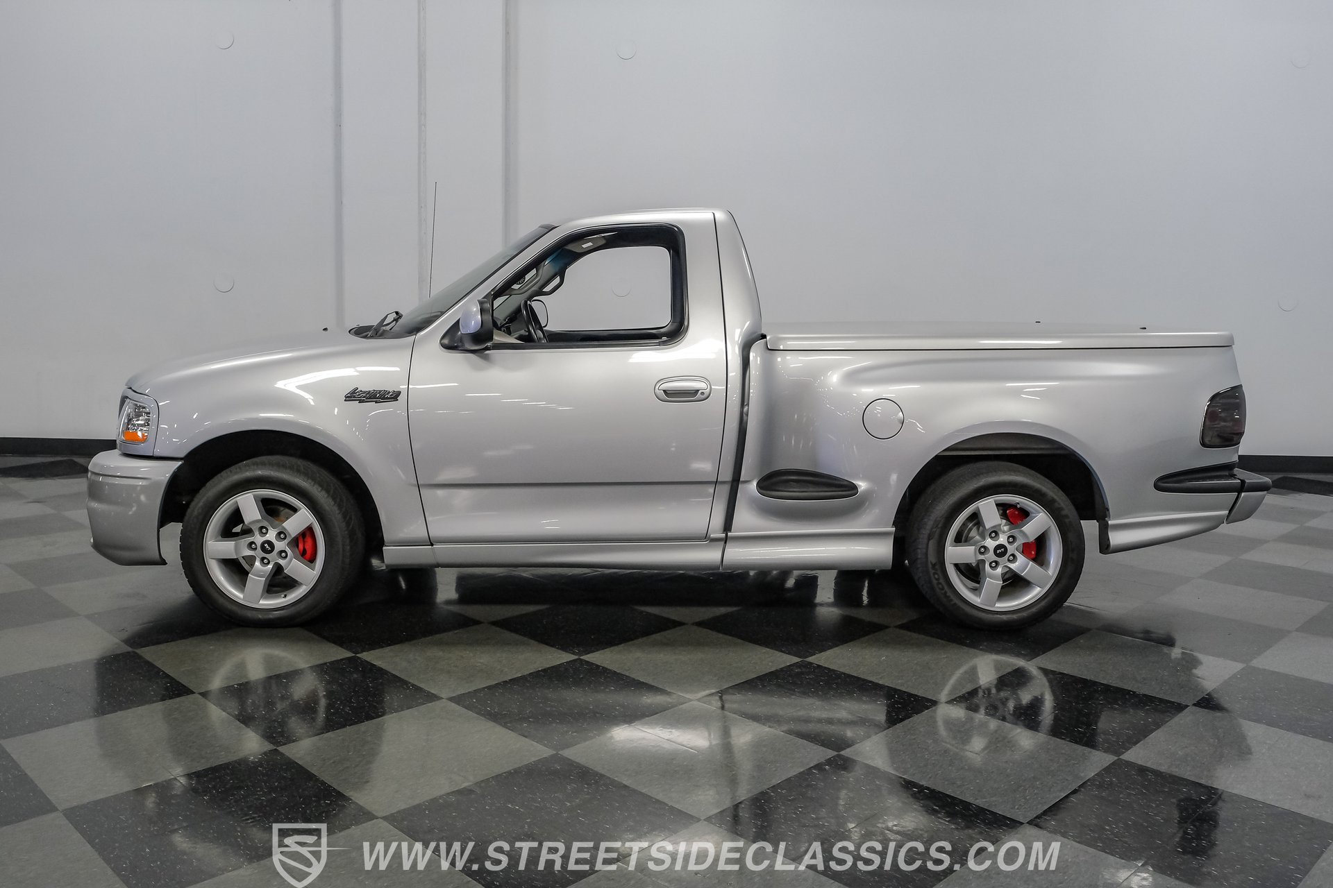 Used 2001 Ford F150 Lightning RWD image 7