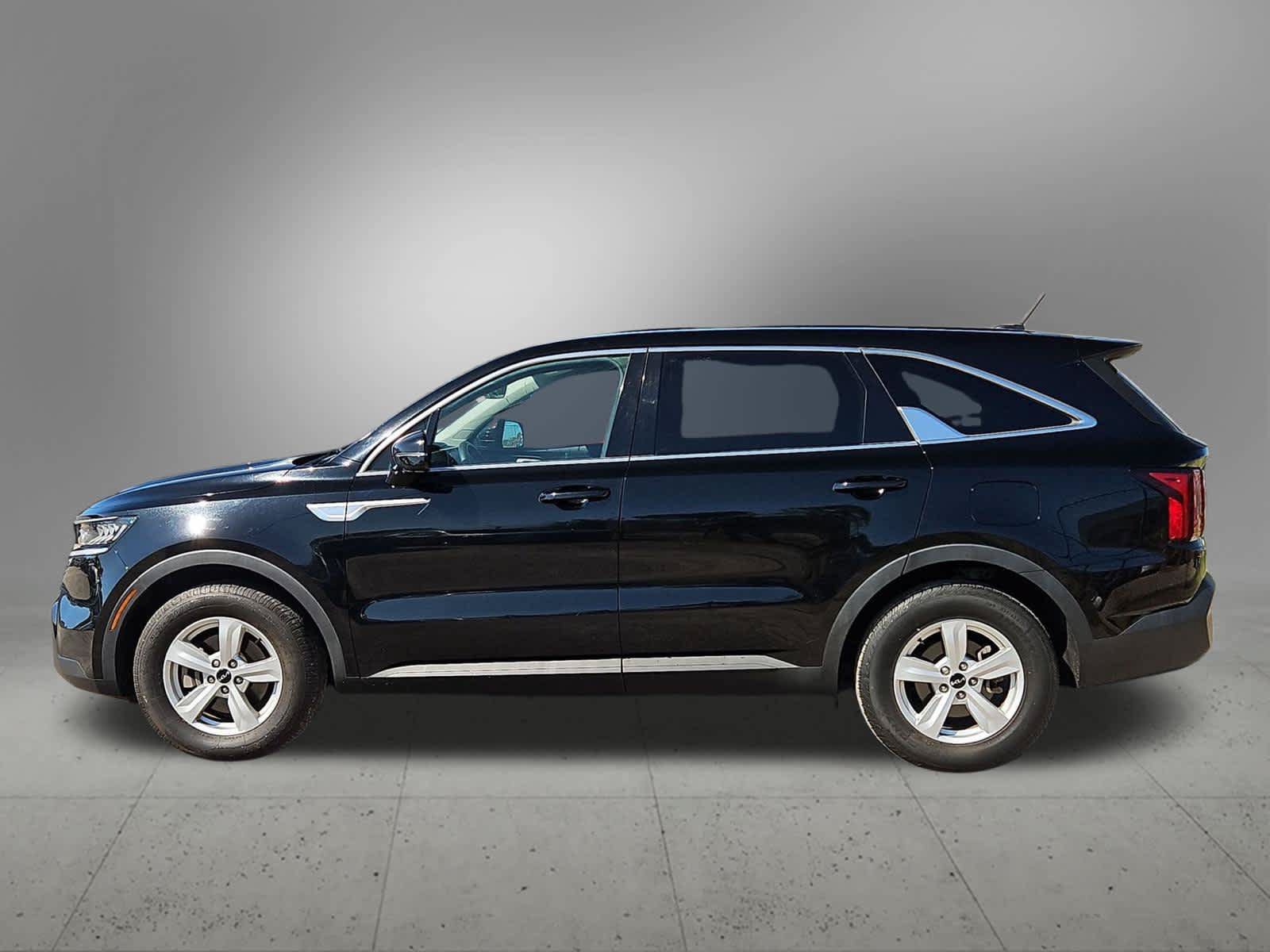 Used 2023 Kia Sorento LX FWD image 3