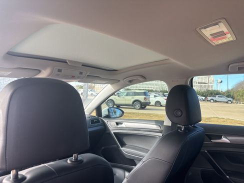 Used 2021 Volkswagen Golf 4-Door image 43