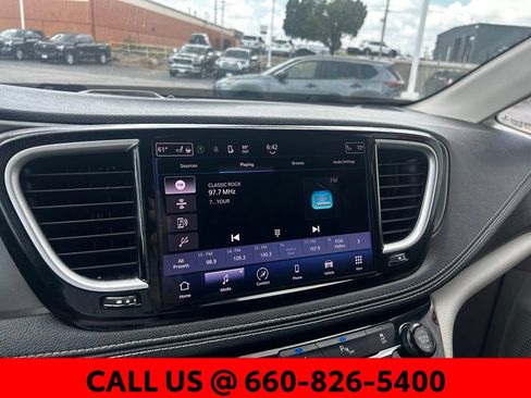 Used 2022 Chrysler Pacifica Touring-L FWD image 24