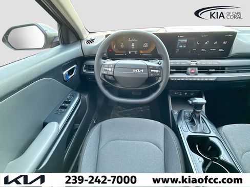 New 2025 Kia K4 LXS image 16