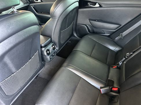 Used 2018 Kia Stinger RWD image 12