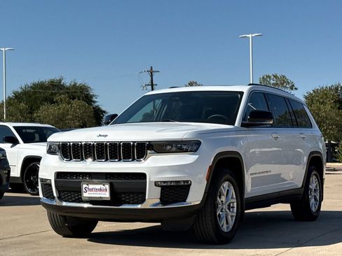 Used 2023 Jeep Grand Cherokee L Limited w/ MOPAR Finishing Package AWD/4WD image 3