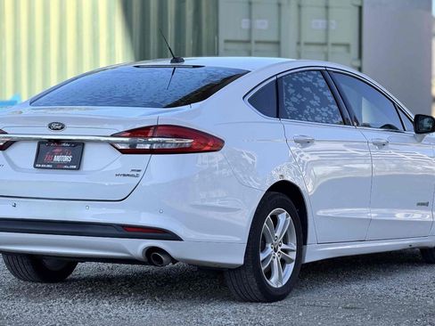 Used 2017 Ford Fusion SE w/ Equipment Group 602A FWD image 8