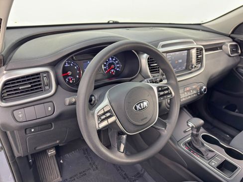 Used 2019 Kia Sorento L image 12