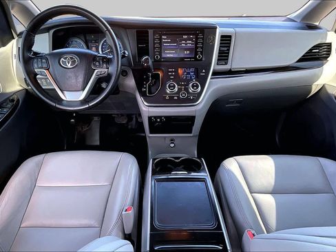 Used 2019 Toyota Sienna XLE FWD image 14