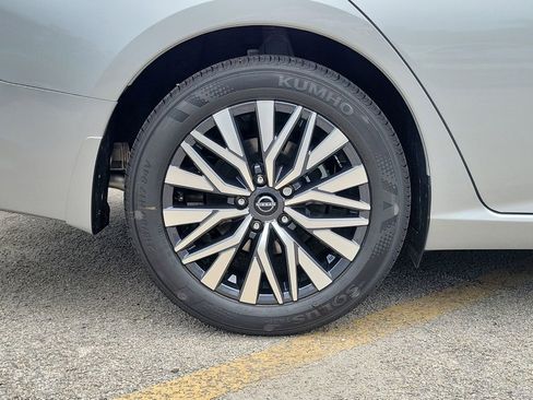 New 2026 Nissan Altima 2.5 SV FWD image 9