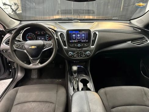 Used 2021 Chevrolet Malibu LT FWD image 16