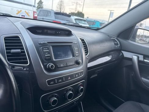 Used 2014 Kia Sorento LX image 17