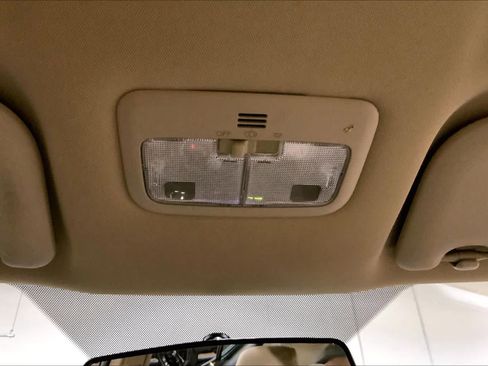 Used 2015 Toyota Corolla LE FWD image 34
