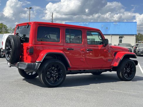 Used 2025 Jeep Wrangler Unlimited Sahara w/ Safety Group image 22