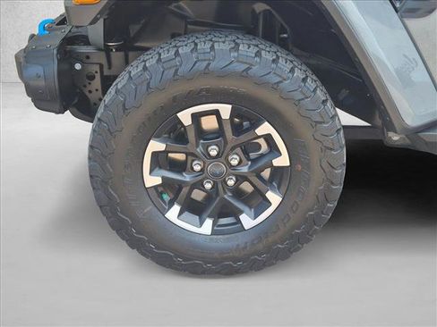 Used 2023 Jeep Wrangler Unlimited Rubicon 4xe w/ Steel Bumper Group AWD/4WD image 9