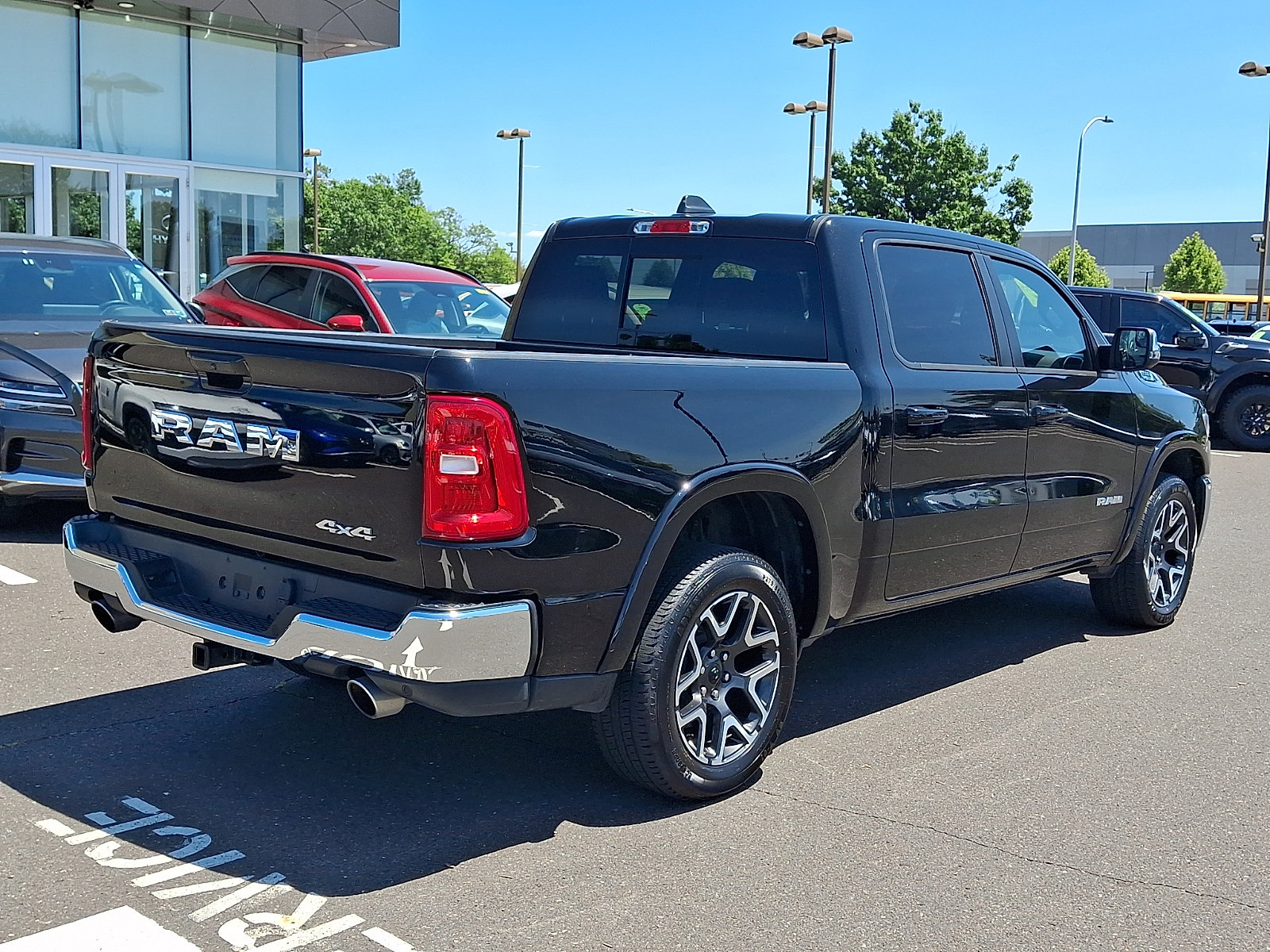 Used 2025 RAM 1500 Laramie AWD/4WD image 6