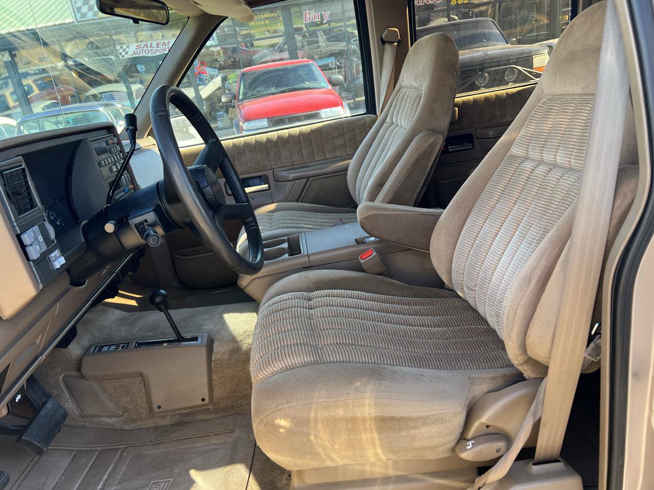 Used 1992 Chevrolet Suburban 4WD image 7
