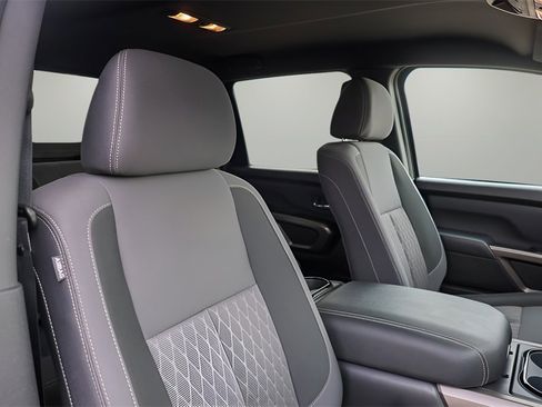 Used 2024 Nissan Titan SV w/ SV Bronze Edition Package image 19