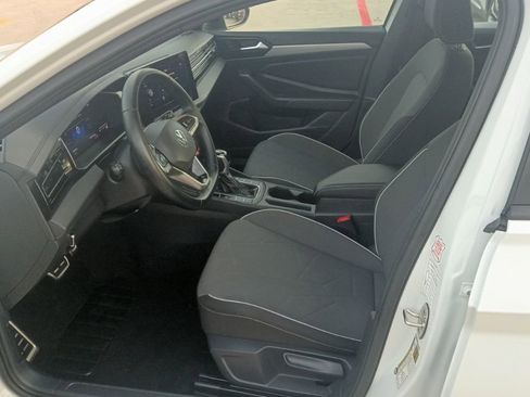 Used 2025 Volkswagen Jetta Sport FWD image 4
