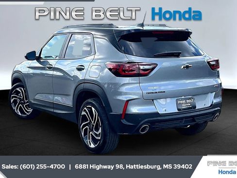 Used 2025 Chevrolet TrailBlazer RS w/ Convenience Package FWD image 2