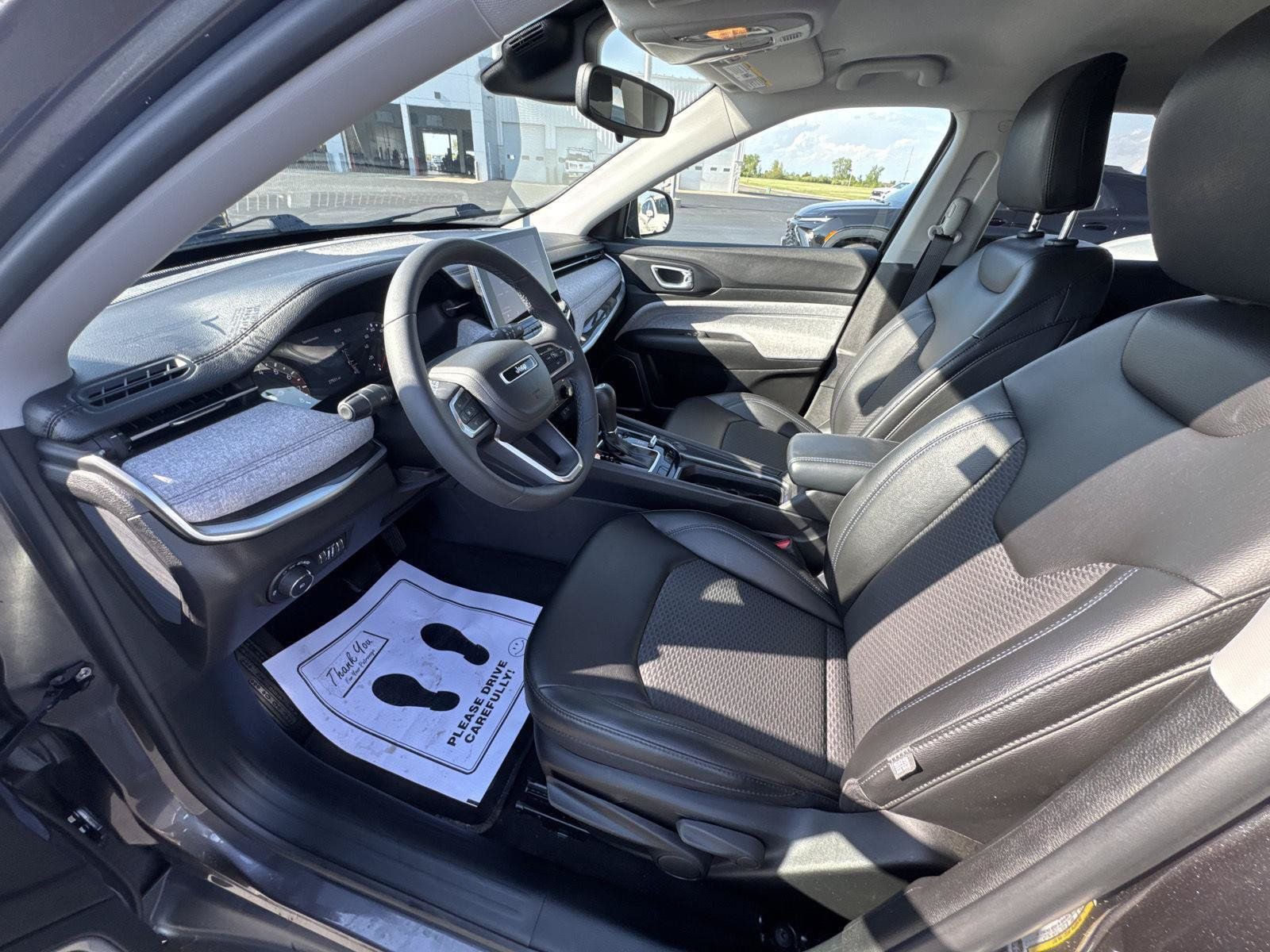 Used 2022 Jeep Compass Latitude AWD/4WD image 9