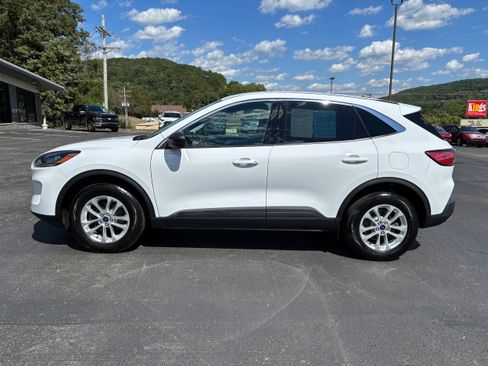 Used 2022 Ford Escape SE w/ Convenience Package image 2