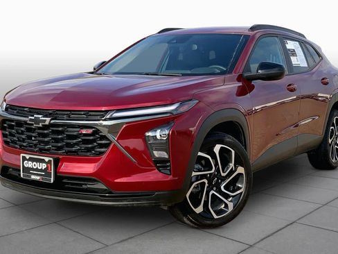 Used 2025 Chevrolet Trax RS w/ Driver Confidence Package FWD image 1