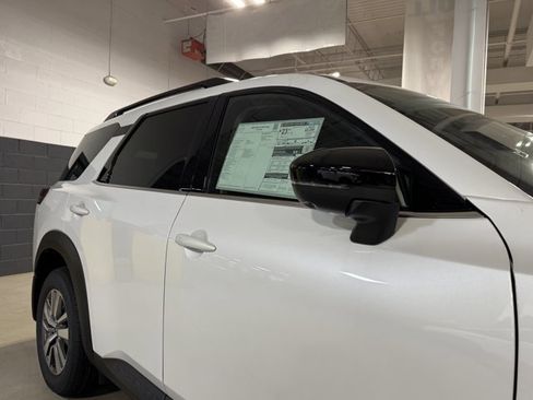 New 2026 Nissan Pathfinder SL image 8