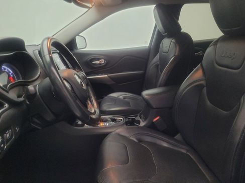 Used 2019 Jeep Cherokee Limited image 17