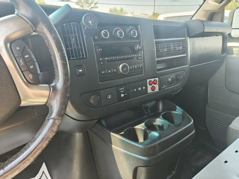 Used 2016 Chevrolet Express 2500 RWD image 9