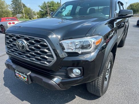 Used 2023 Toyota Tacoma TRD Off-Road image 3