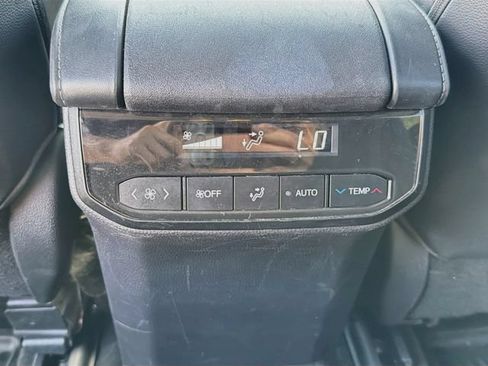 Used 2023 Toyota Highlander XLE AWD/4WD image 23