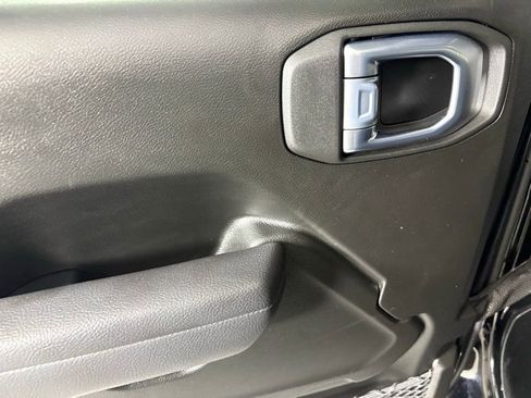 Used 2026 Jeep Wrangler Unlimited Rubicon AWD/4WD image 35